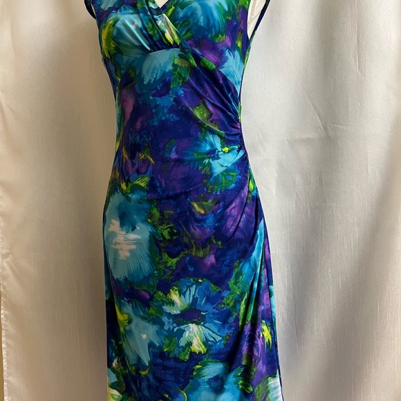 Stretchy, beautiful, multiple colored dress - Picture 2 of 9